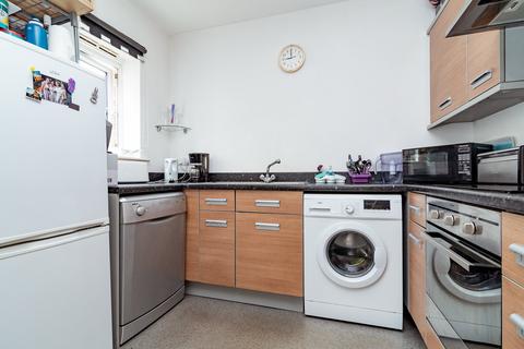 2 bedroom flat to rent, Norwich Avenue West, Bournemouth,