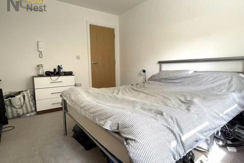 1 bedroom apartment to rent, Rivermill Court, Kirkstall, Leeds,  LS5 3BY