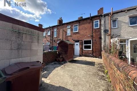 3 bedroom terraced house to rent, Ambler Street, Wakefield, WF10 4EB