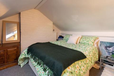 84 Alcester Road, Studley, B80 7NP
