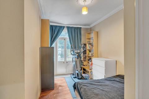 2 bedroom flat for sale, North Crescent, Finchley Central, London, N3 3LL