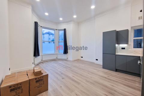 3 bedroom flat to rent, Willesden Lane, London NW6