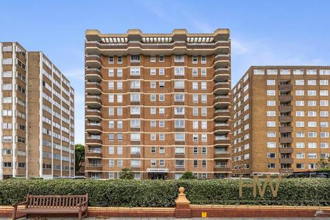 3 bedroom apartment for sale, Grand Avenue, Hove, BN3 2NG