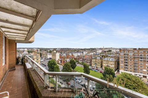 3 bedroom apartment for sale, Grand Avenue, Hove, BN3 2NG