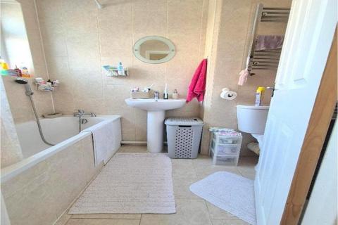 2 bedroom bungalow for sale, Ripley Road, Luton, Bedfordshire, LU4 0AT