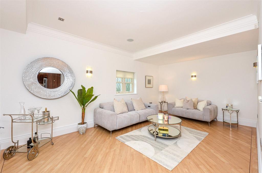 Walshaw Avenue, Colwyn Bay, Conwy, LL29 2 bed apartment for sale £299,995