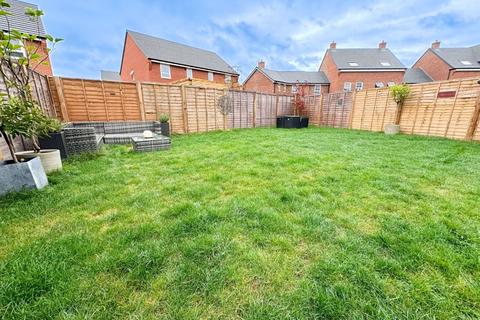 138 Armstrongs Fields, Broughton, Aylesbury, HP22 7BX