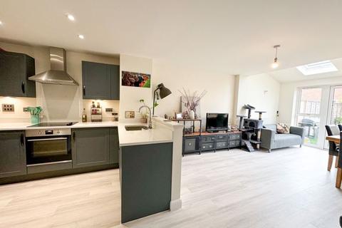 138 Armstrongs Fields, Broughton, Aylesbury, HP22 7BX