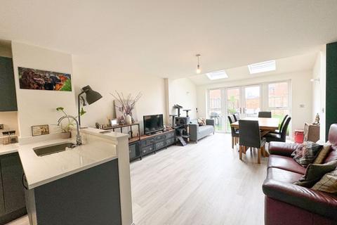 138 Armstrongs Fields, Broughton, Aylesbury, HP22 7BX