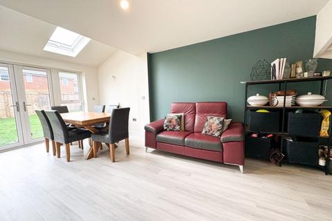 138 Armstrongs Fields, Broughton, Aylesbury, HP22 7BX