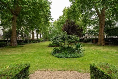 1 bedroom apartment to rent, Kensington Gardens Square, London W2