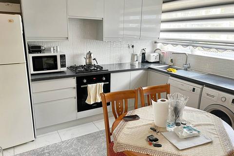 2 bedroom flat for sale, Corbett Grove, London N22