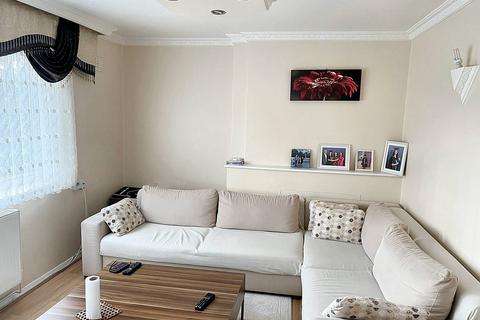 2 bedroom flat for sale, Corbett Grove, London N22