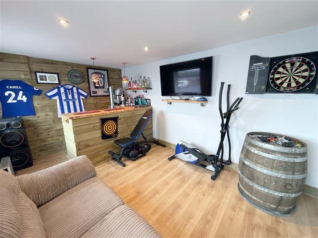 Bar/games room