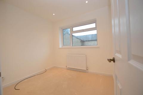 3 bedroom detached house to rent, ADDLESTONE