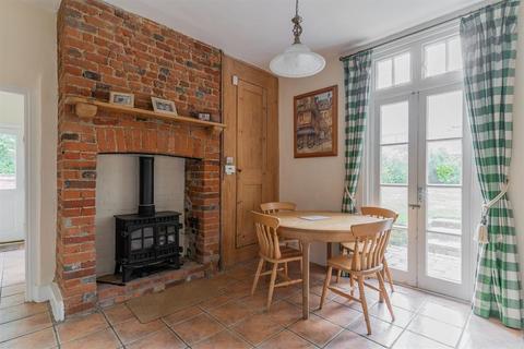 4 bedroom detached house to rent, London Road, Newport, Saffron Walden, Essex, CB11