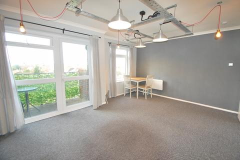 2 bedroom apartment to rent, Willow Road, Wallington SM6