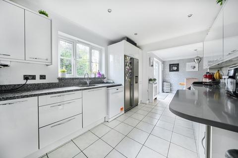 4 bedroom detached house for sale, Spruce Avenue, Essex CM6