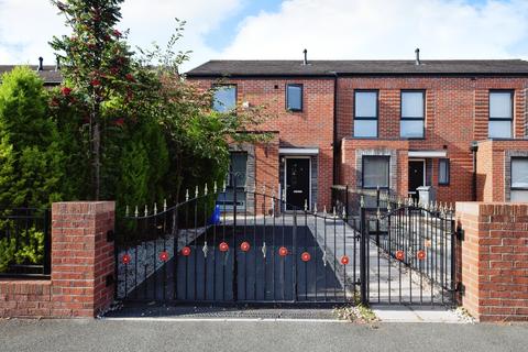 3 bedroom end of terrace house for sale, Garforth Avenue, Manchester M4