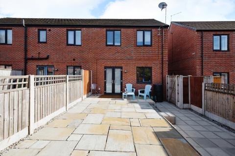 3 bedroom end of terrace house for sale, Garforth Avenue, Manchester M4