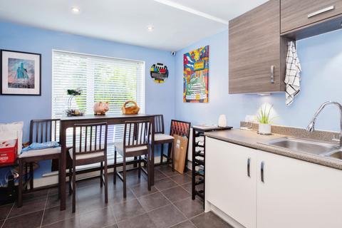 8 Garforth Avenue, Manchester, M4 6JS