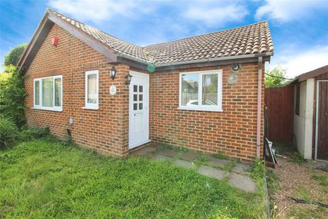 2 bedroom bungalow to rent, Clandon Avenue, Surrey TW20