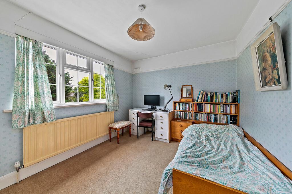 Right rear bedroom