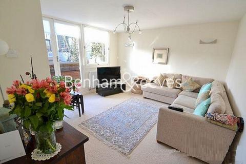 2 bedroom apartment to rent, Britten Close,  Hampstead NW11