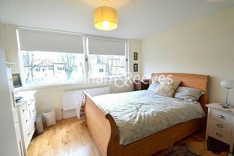 2 bedroom apartment to rent, Britten Close,  Hampstead NW11