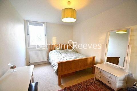 2 bedroom apartment to rent, Britten Close,  Hampstead NW11