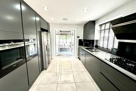 4 bedroom end of terrace house for sale, Moordown, Shooters Hill, London SE18 3LY