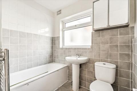 2 bedroom flat to rent, High Road, Harrow Weald, Harrow, HA3