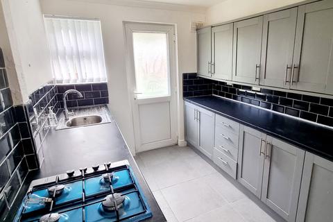 3 bedroom terraced house to rent, Crediton Close, Liverpool