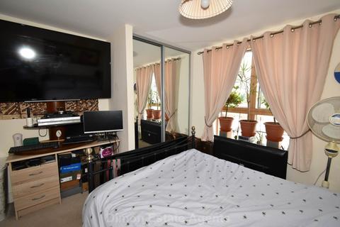 2 bedroom flat for sale, Galleon Place, Weevil Lane, Gosport