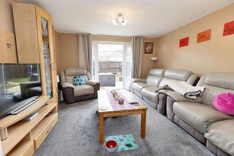 4 bedroom semi-detached house for sale, Heron Way, Dovercourt, CO12 3