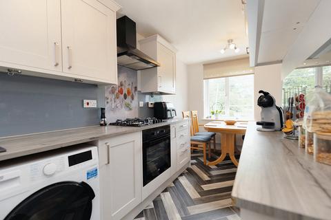 4 bedroom semi-detached house for sale, Heron Way, Dovercourt, CO12 3