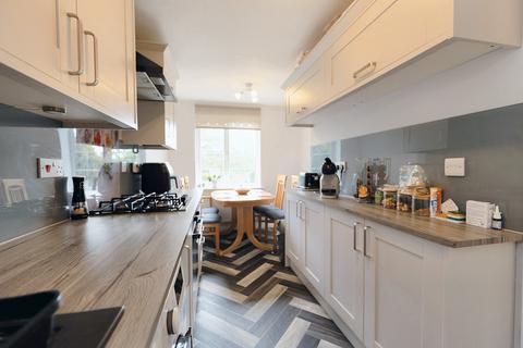 4 bedroom semi-detached house for sale, Heron Way, Dovercourt, CO12 3