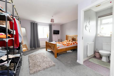 4 bedroom semi-detached house for sale, Heron Way, Dovercourt, CO12 3