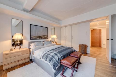 Flat 1, 350 The Highway, London, E1W 3HU