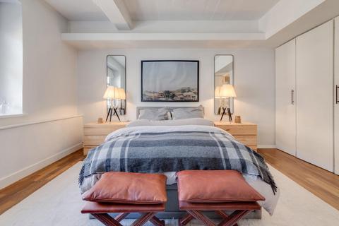 Flat 1, 350 The Highway, London, E1W 3HU