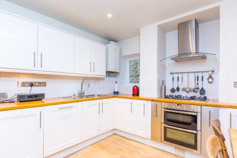 2 bedroom flat to rent, Arlington Gardens, Chiswick, London, W4