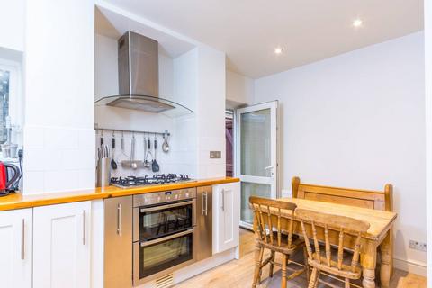 2 bedroom flat to rent, Arlington Gardens, Chiswick, London, W4