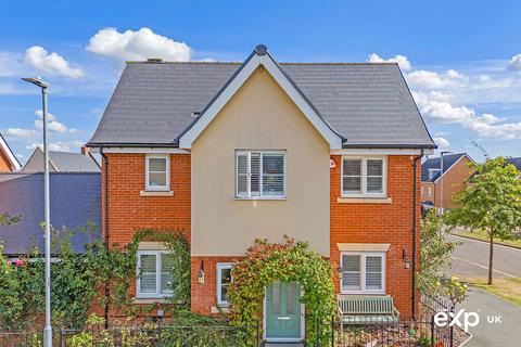 4 bedroom detached house for sale, School Avenue, Basildon SS15