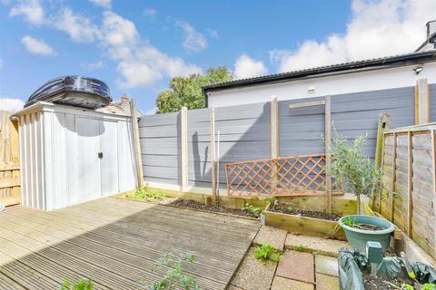 18, Park Court Haselmere Close, Wallington, SM6 8LT