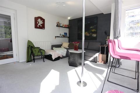 2 bedroom flat to rent, Third Avenue, Hove