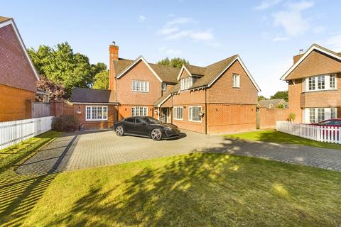 5 bedroom detached house for sale, Fleming Road, Wendover