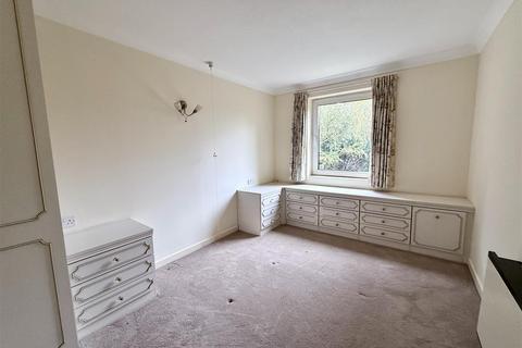 1 bedroom flat to rent, Elstree Road, Bushey