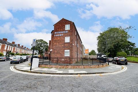 2 bedroom apartment to rent, Windsor Court, South Gosforth, Newcastle Upon Tyne