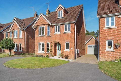 4 bedroom detached house for sale, Shipley Close, Alton, Hampshire, GU34