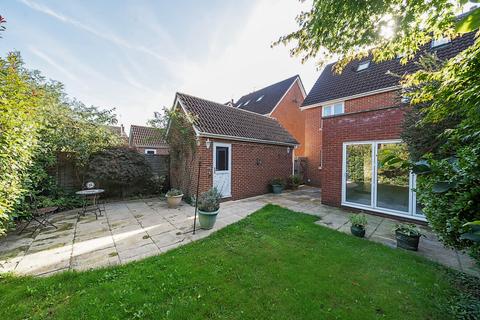 4 bedroom detached house for sale, Shipley Close, Alton, Hampshire, GU34